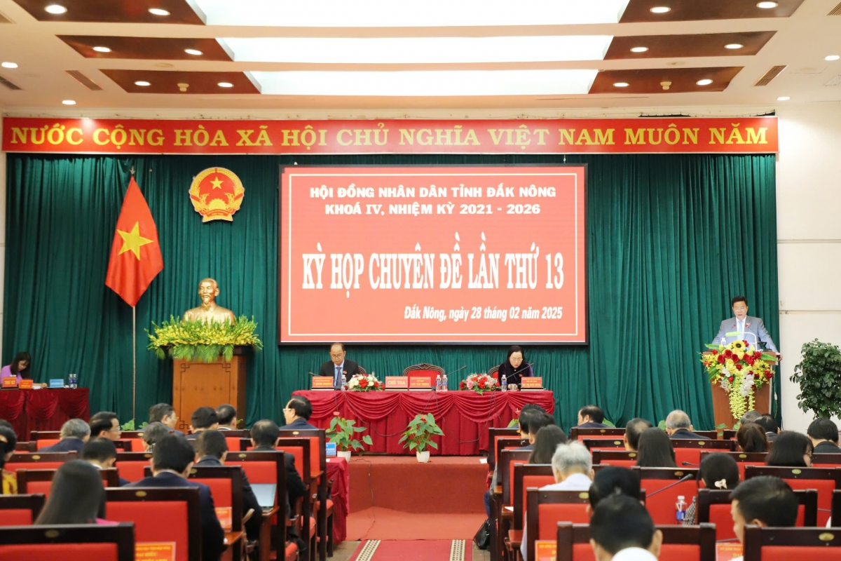 HĐND tỉnh Đắk Nông đã thông qua 9 nghị quyết,
thực hiện việc sáp nhập, thành lập mới 6 sở chuyên môn thuộc UBND tỉnh.