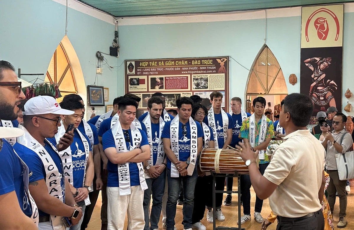 Các thí sinh Mister Tourism World 2025 trải nghiệm làm gốm và tìm hiểu văn hóa Chăm tại Ninh Thuận