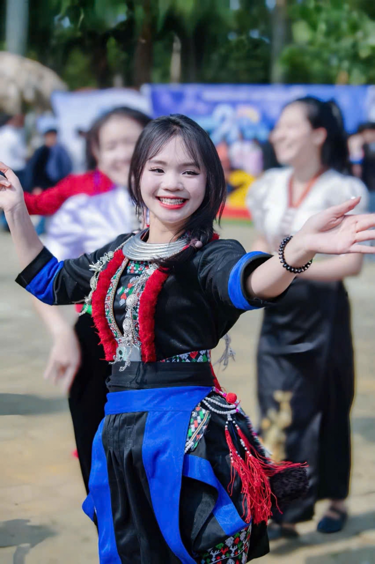 Giản tiện bộ trang phục truyền thống để phù hợp hơn với xu thế thời đại