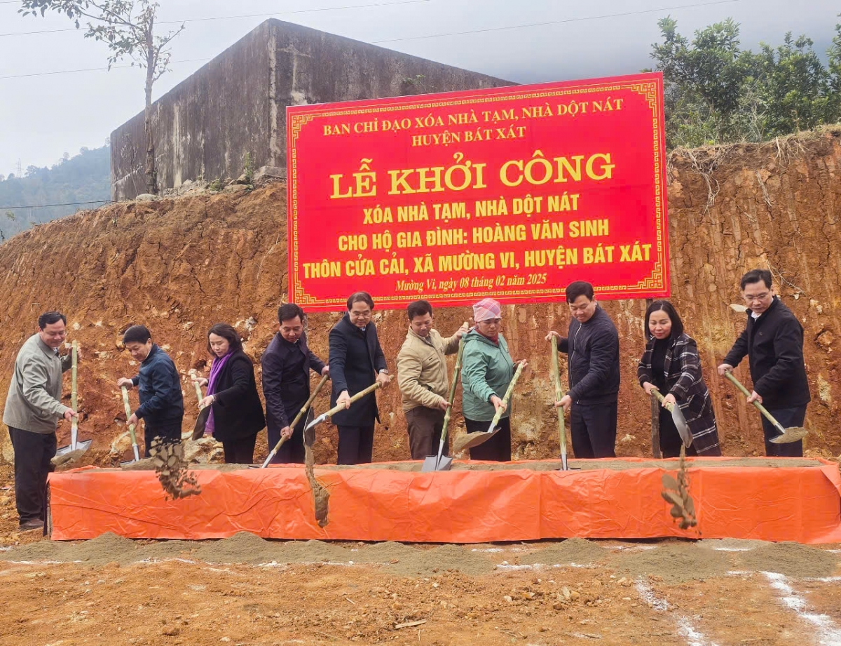 Lãnh đạo tỉnh Lào Cai tham gia khởi công xóa nhà tạm, nhà dột nát tại xã Mường Vi, huyện Bát Xát.