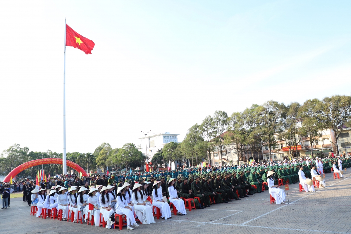 Lễ giao-nhận quân năm 2025 ở Đắk Lắk diễn ra nhanh gọn, trang trọng và an toàn.
Ảnh: Tuấn Long/VOV Tây Nguyên