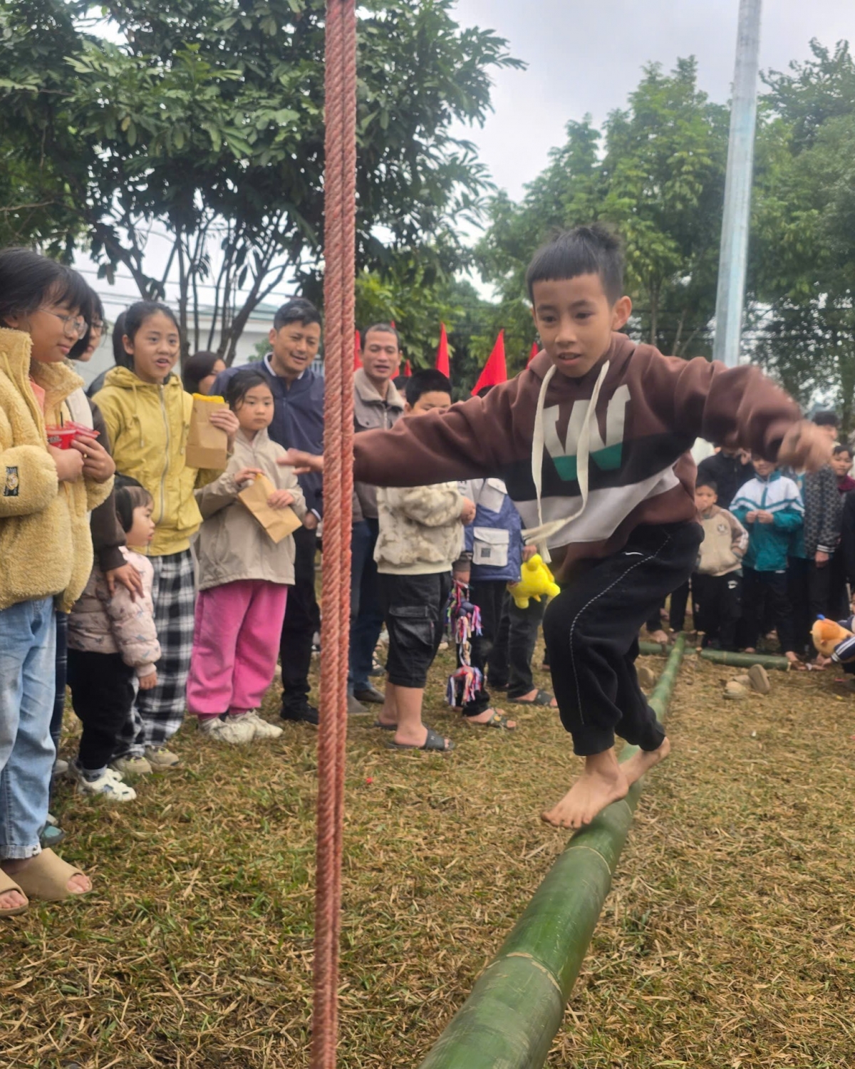 Thử tài đi cầu khỉ