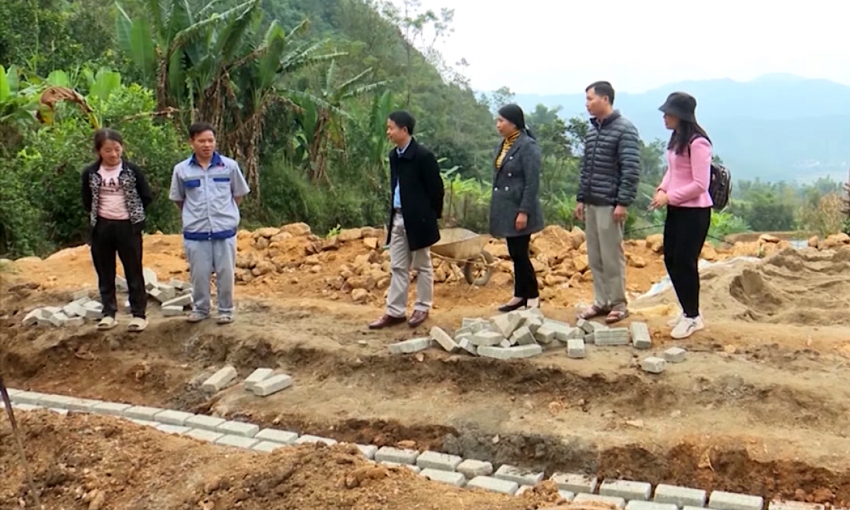 Việc xóa nhà tạm, nhà dột nát cho hộ nghèo, cận nghèo được các cấp, ngành ở Than Uyên thường xuyên kiểm tra, đôn đốc