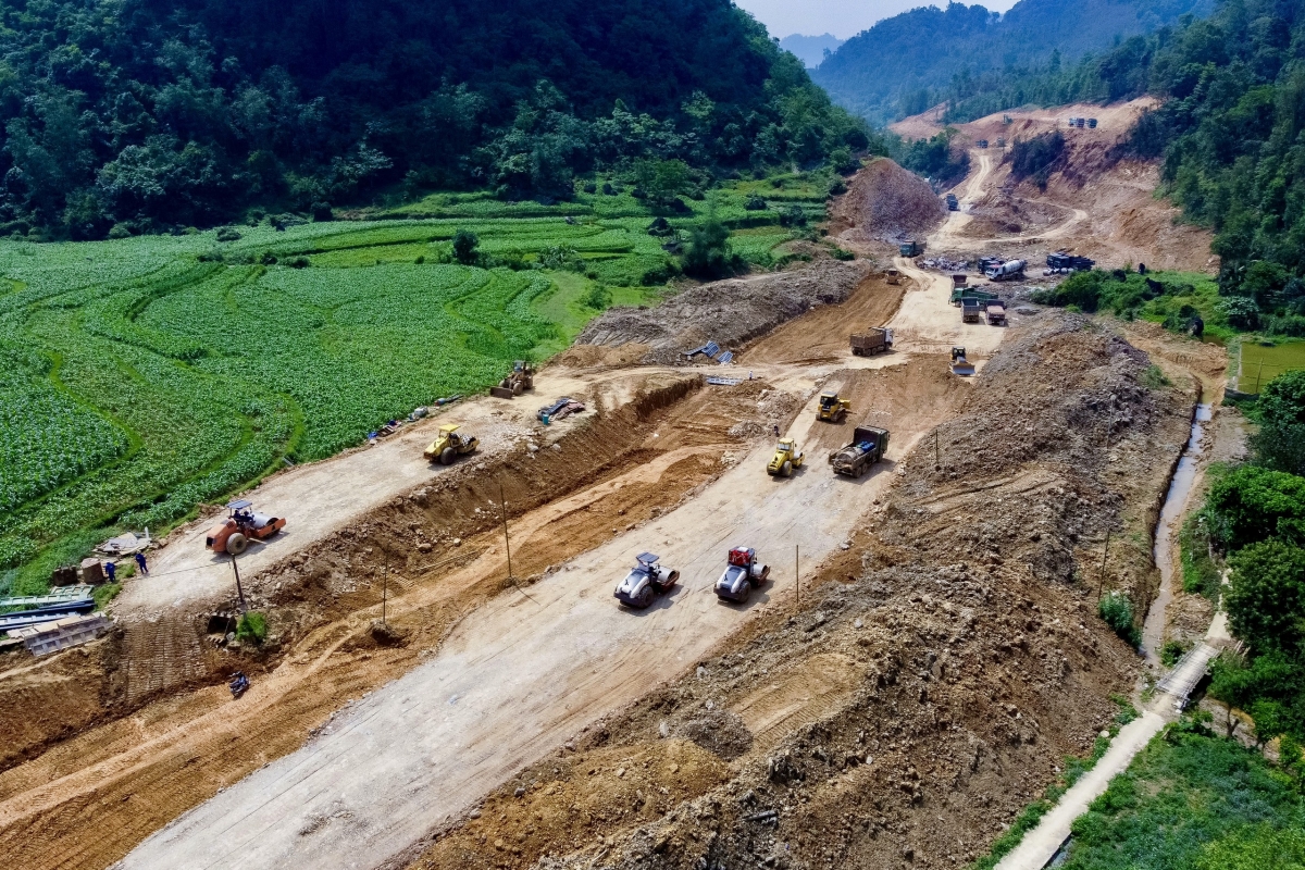 Hiện cao tốc Đồng Đăng- Trà Lĩnh đã bàn giao mặt bằng đạt hơn 99,78% chiều dài toàn tuyến
