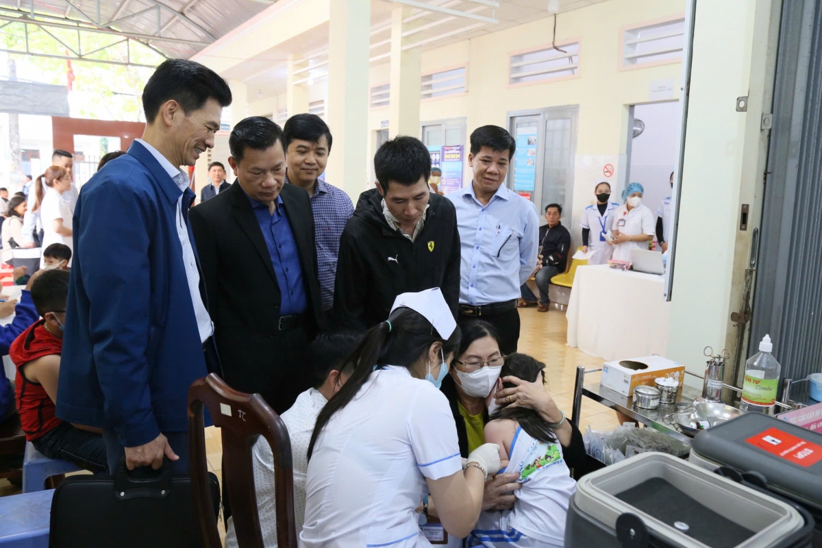 Khul jang hơlen năng tơdrong ƀet vắc xin tang găn jĭ grŏnh tơ̆ Buôn Ma Thuột