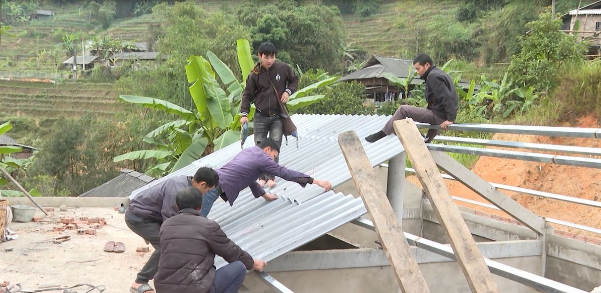 Ngôi nhà của anh Vàng Seo Tiến được hoàn thiện với sự giúp đỡ góp công của người thân và bà con trong thôn Cóc Mưu Hạ