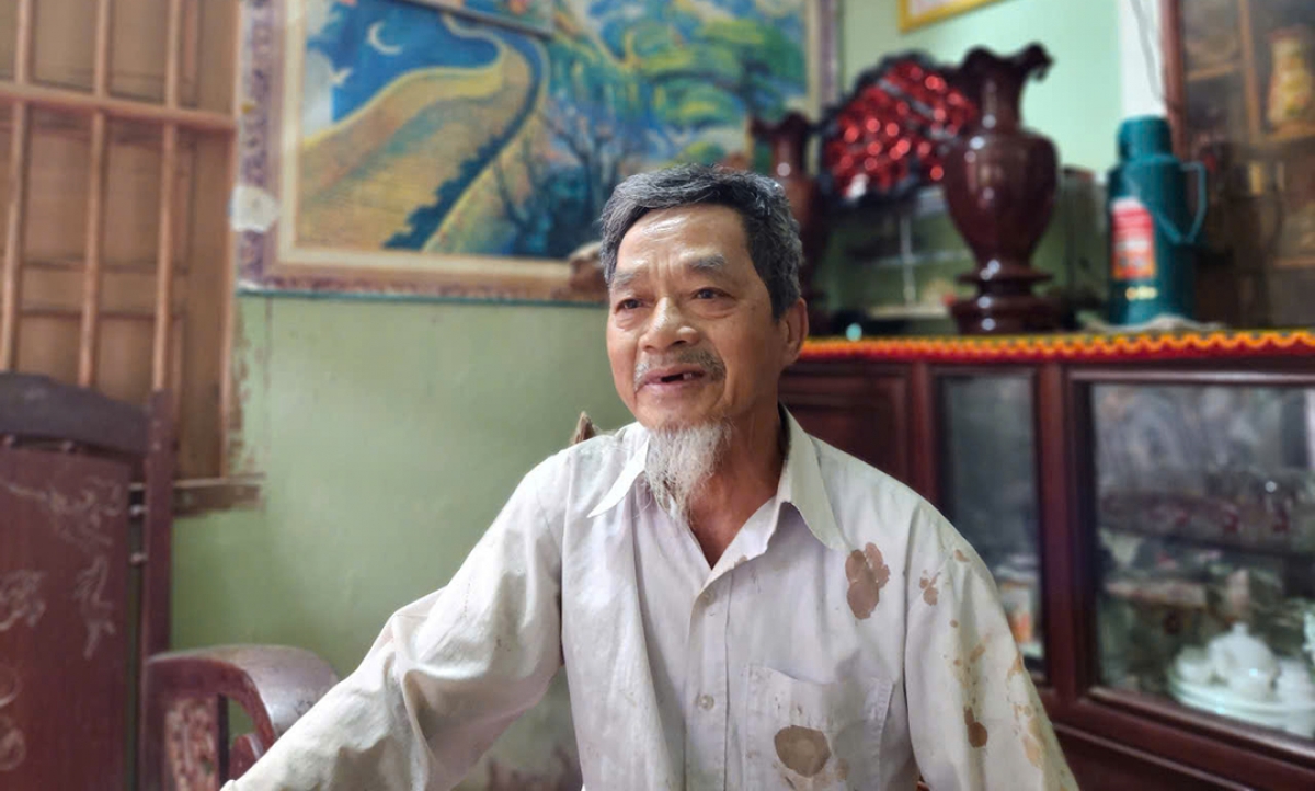 Ông Trần Duy Thảo, 72 tuổi ở xã Ba Động, cán bộ lão thành vui mừng vì sự phát triển của vủng An toàn khu Ba Tơ