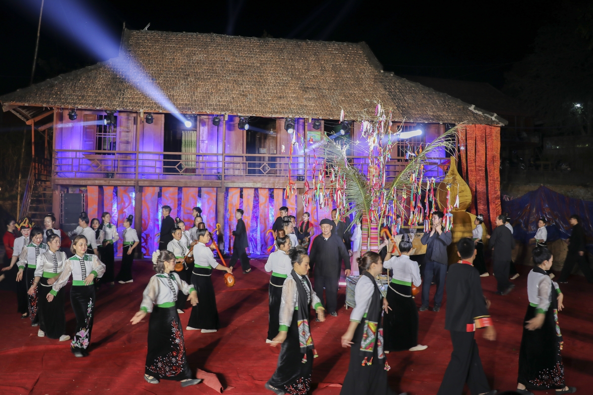 Show diễn thực cảnh “Huyền tích U Va” khắc họa đậm nét văn hóa, lịch sử về vùng đất, con người Điện Biên trong quá khứ, hiện tại và tương lai