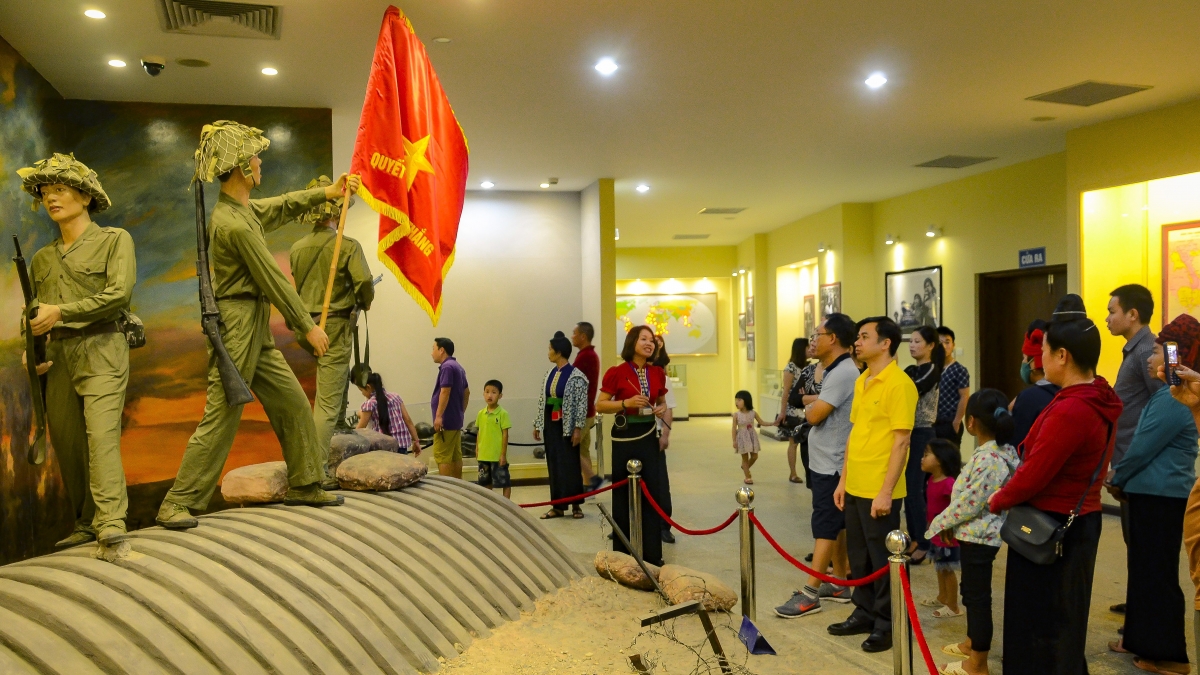 Điểm nhấn quan trọng nhất là phát triển du lịch, đưa du lịch trở thành ngành kinh tế mũi nhọn, với mục tiêu là năm 2025 sẽ đón khoảng 1,45 triệu lượt khách