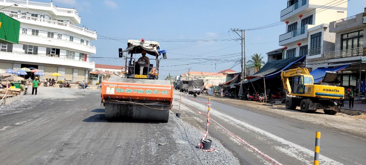 Hiện nay, vùng ĐBSCL có nhiều dự án, công trình giao thông đang thi công " 3 ca, 4 kíp" sớm hoàn thành