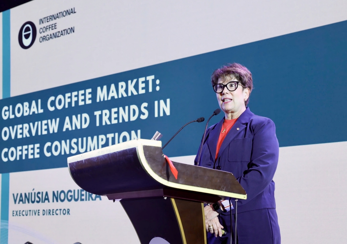 Jâ Vanusia Nogueira, Kăn hnê ngăn Khu tơrŭm ngăn kơphế lâp plâi tơnêi mơnhên tối mâu tơdroăng mơ-eăm dêi Việt Nam tung pêt kơphế krá tơniăn