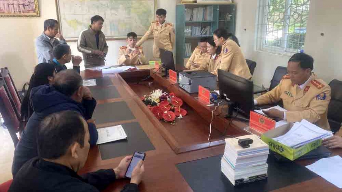 Phòng Cảnh sát giao thông, Công an tỉnh Lai Châu dành toàn bộ tầng 1 để thực hiện
nhiệm vụ mới - sát hạch cấp đổi giấy phép lái xe.
Ảnh: Khắc Kiên/VOV Tây Bắc