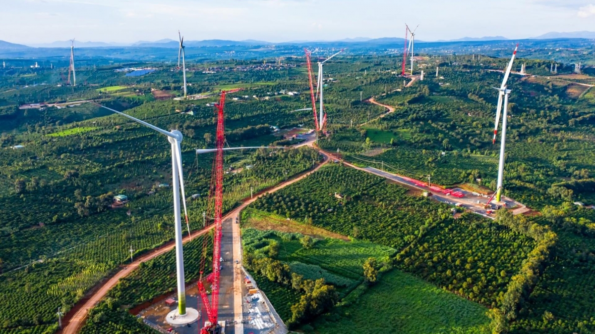 Với diện tích hơn 13.000 Km2 ở trung tâm vùng Tây Nguyên và thổ nhưỡng đặc thù, đất đai là lợi thế hàng đầu để Đắk Lắk phát triển kinh tế.