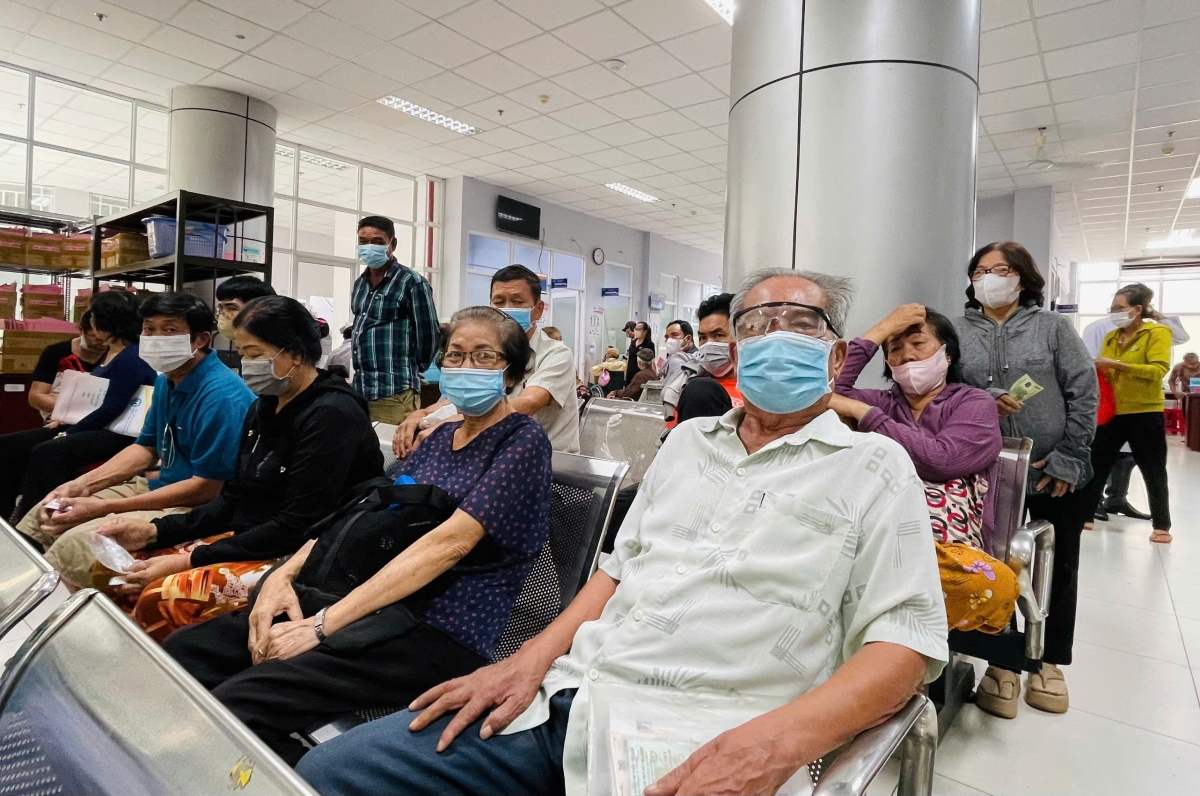 Đeo khẩu trang là một trong những biện pháp ngừa Covid-19 hiệu quả (Ảnh Kim Dung)