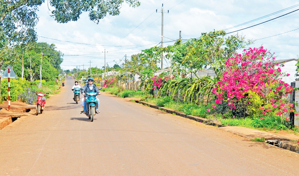 Cham char rơgoh 'lơ̆ng tơ̆ pơlei tơring tơrang 'nao O Ngol
