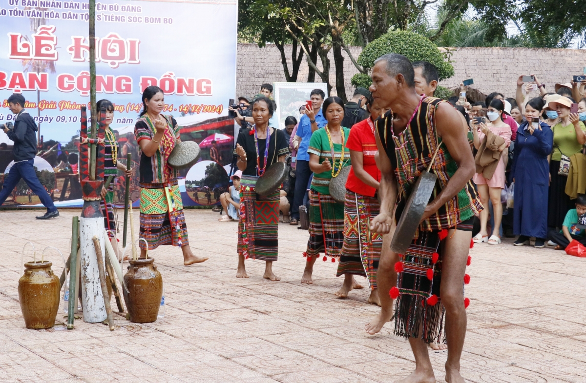 Pamedeih Raya pambuak bhap bini di bangsa Stieng di Labik Khik ramik Ilamo bangsa Stieng