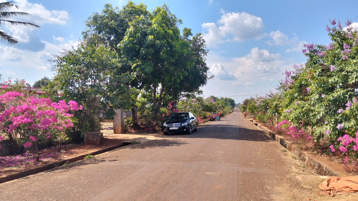 Um ai tơring tơrang ‘nao tơ̆ plei O Ngol
