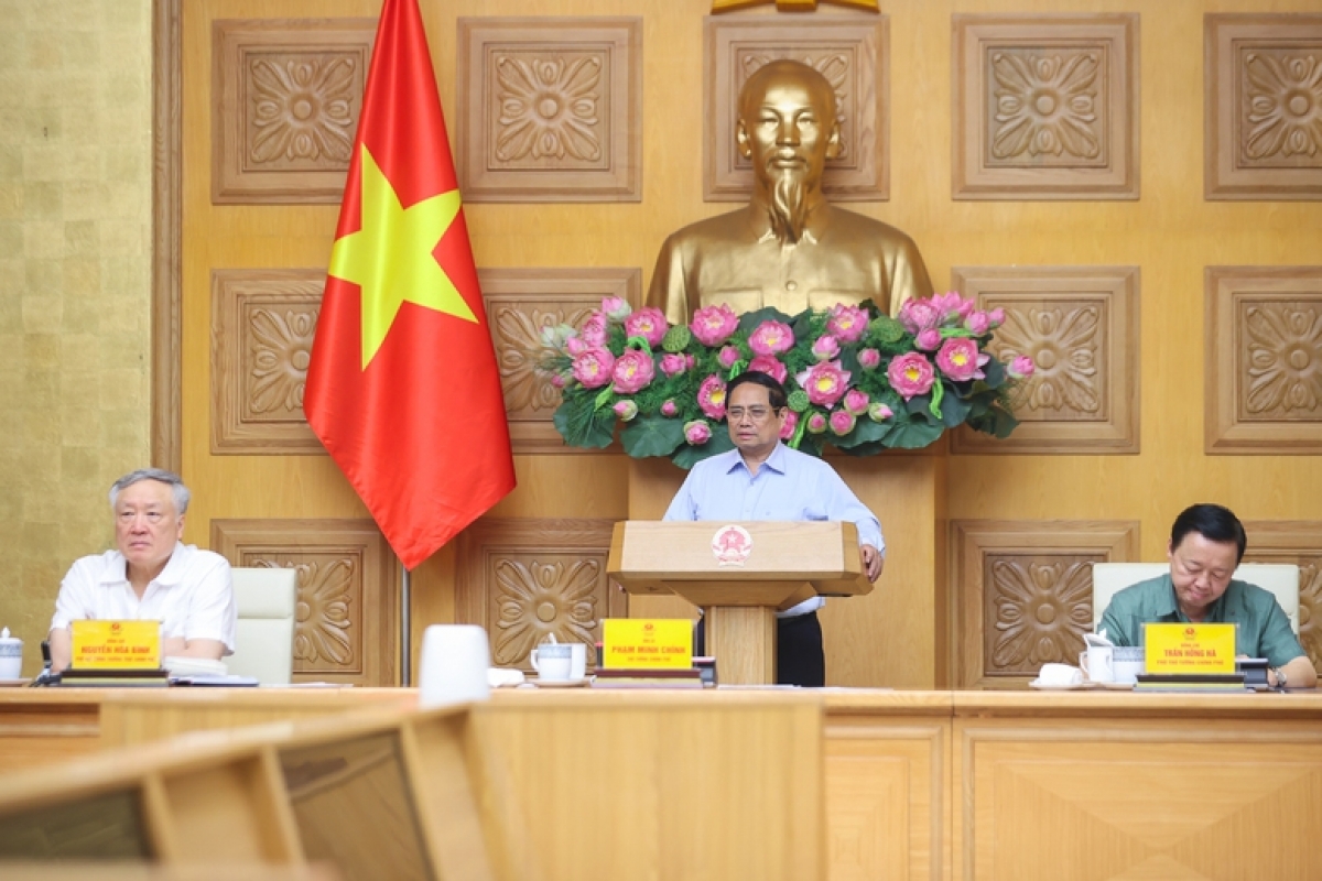 Thủ tướng Phạm Minh Chính chủ trì cuộc họp quán triệt, triển khai các chỉ đạo của Bộ Chính trị, Tổng Bí thư Tô Lâm về việc tập trung các nhiệm vụ trọng tâm để triển khai mô hình tổ chức chính quyền địa phương 2 cấp từ ngày 1/7/2025. Ảnh: VGP/Nhật Bắc