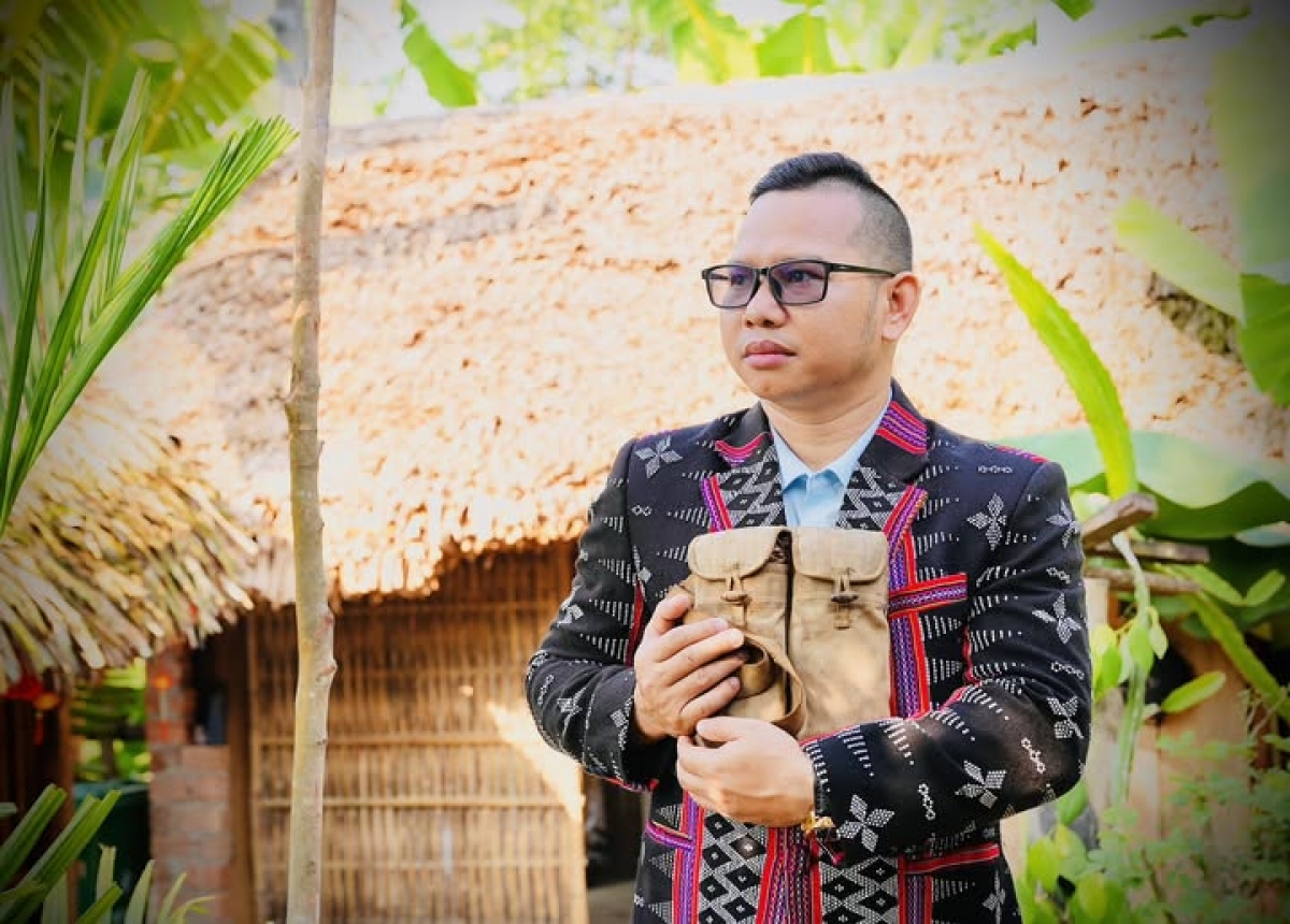 Alăng Ngước trong MV "Kỷ vật của ama"