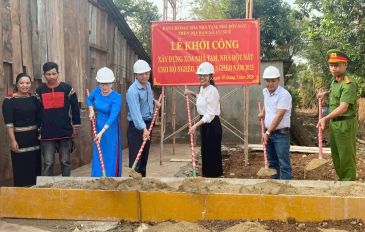 Mâu vâi kơdrâi pro Kăn pơkuâ hnê ngăn ôh tá xê to mơngế ki xiâm cheăng kal kí mê ối cho ngế ki rơdêi hnê ăm tơdroăng mơnhông cheăng kâ - rêh ối a pơlê, cheăm