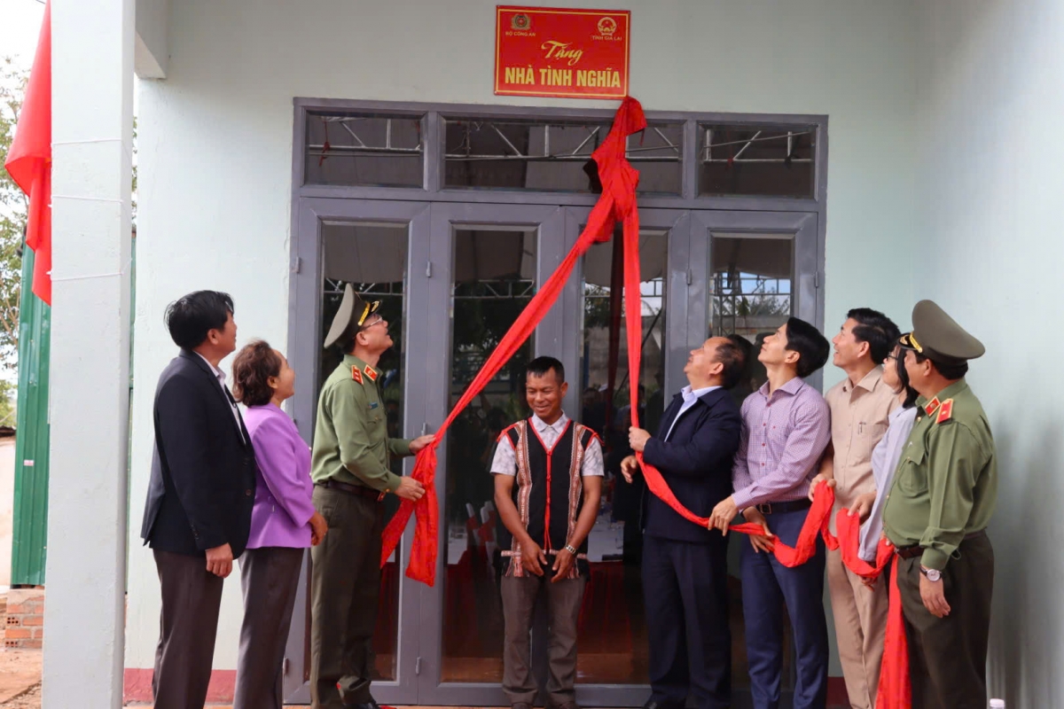 
Gia Lai hơtŏk tenh tơdrong jang sut lê̆ hnam pơgia, hnam hyah hyok