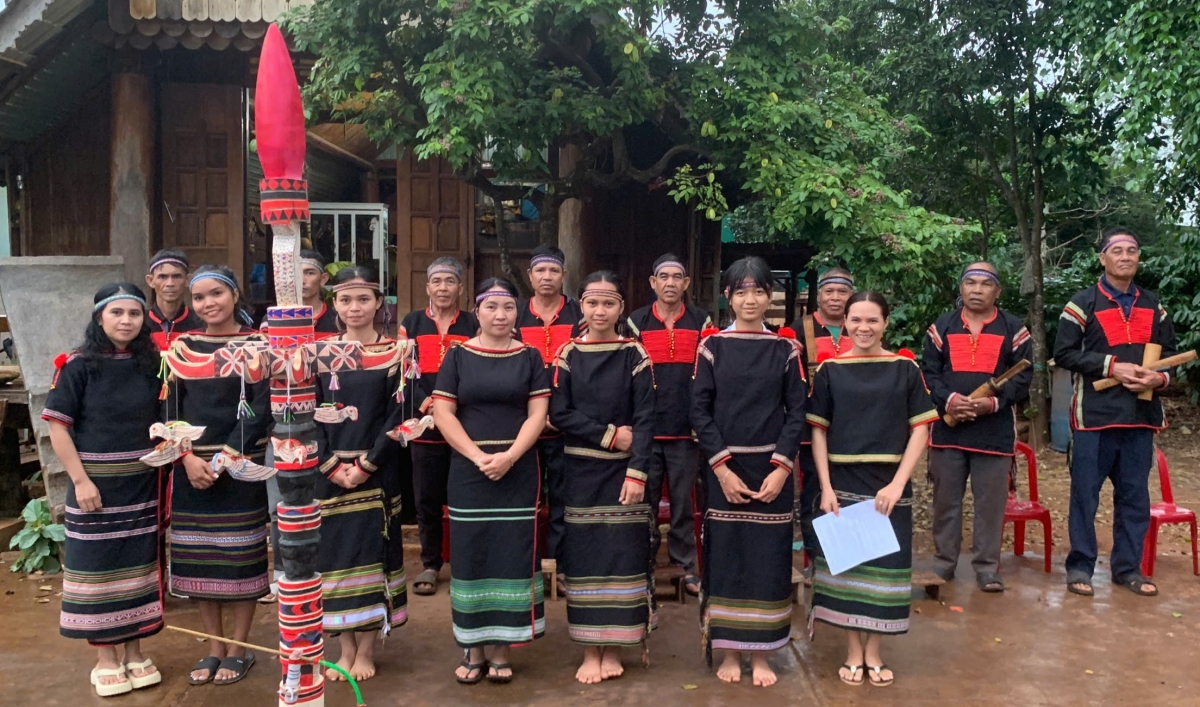 Mâu vâi kơdrâi pro Kăn pơkuâ hnê ngăn ôh tá xê to mơngế ki xiâm cheăng kal kí mê ối cho ngế ki rơdêi hnê ăm tơdroăng mơnhông cheăng kâ - rêh ối a pơlê, cheăm