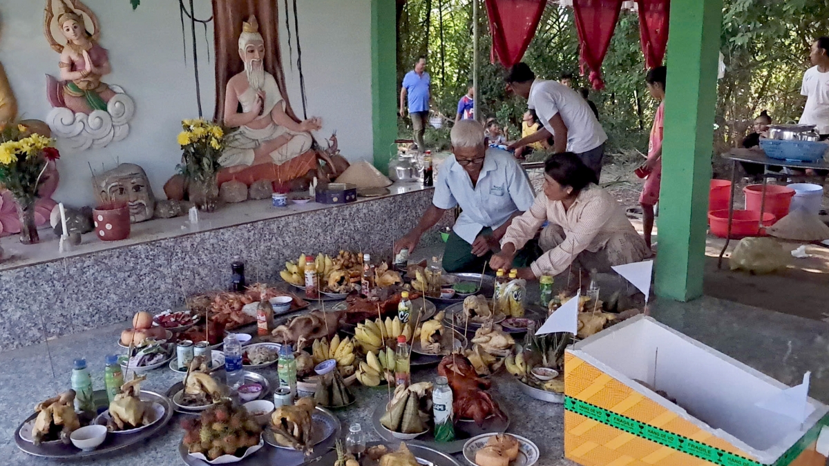 Chuẩn bị lễ vật cúng Neák Tà