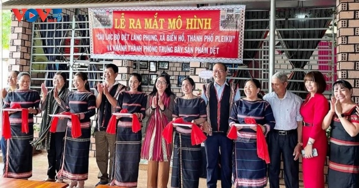 Tâ tá leh pơxiâm po Kâu lak ƀô̆ teăn prế pơlê Phung