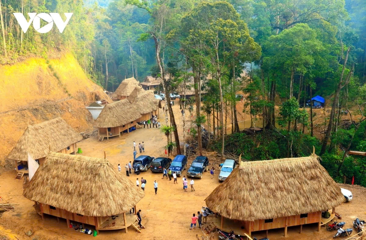 Hàng ngàn lượt khách trong và ngoài nước đã đến với huyện vùng cao Tây Giang trải nghiệm du lịch xanh.