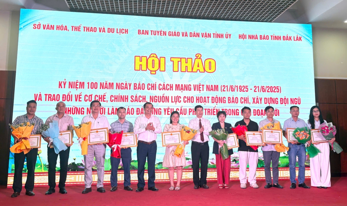 Khu pơkuâ Khôi túa lĕm tro, Tơ’noăng ivá ƀă Ôm hyô kong pơlê Dak Lak kheăn kơdeăn mâu khu pú hên, ngế ki ai hên tơdroăng veăng gum tung pơtâng tối dêi kơvâ cheăng.