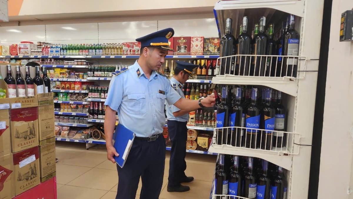 Khul bơ̆ jang dăr lăng hơlen hơlăk teh đak đe tơ̆ siêu thĭ Co.opMart Pleiku.