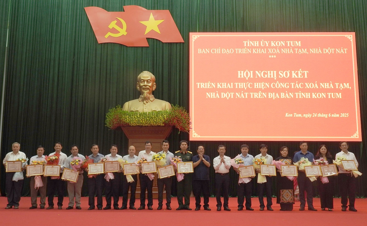 Vi ƀan hnê ngăn kong pơlê Kon Tum diâp Ƀâng khĕn kơdeăn ăm mâu khu pú hên ki kơhnâ rơkê