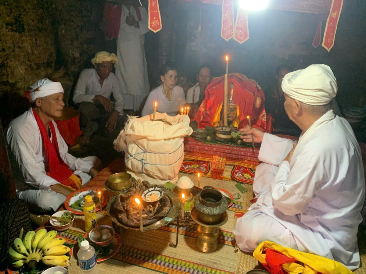 Dom urang dalam but pajaih Cuah di Bimon Po Klong Garai
