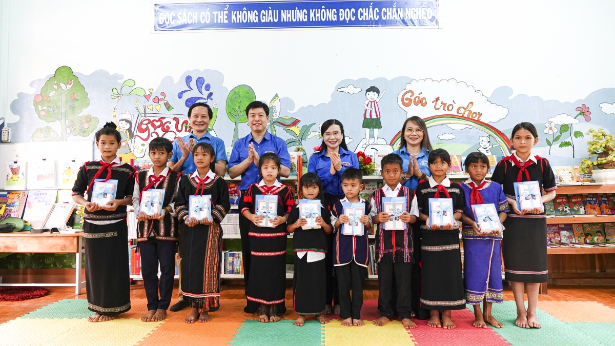 Diâp tơmeăm hriâm tâp ăm vâi hdrêng cho mơngế hdroâng kuăn ngo a Gia Lai