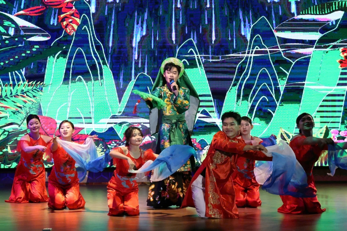 Hầu đồng - thực hành tín ngưỡng thờ Mẫu Tam phủ của người Việt - di sản văn hóa được tái hiện trong chương trình