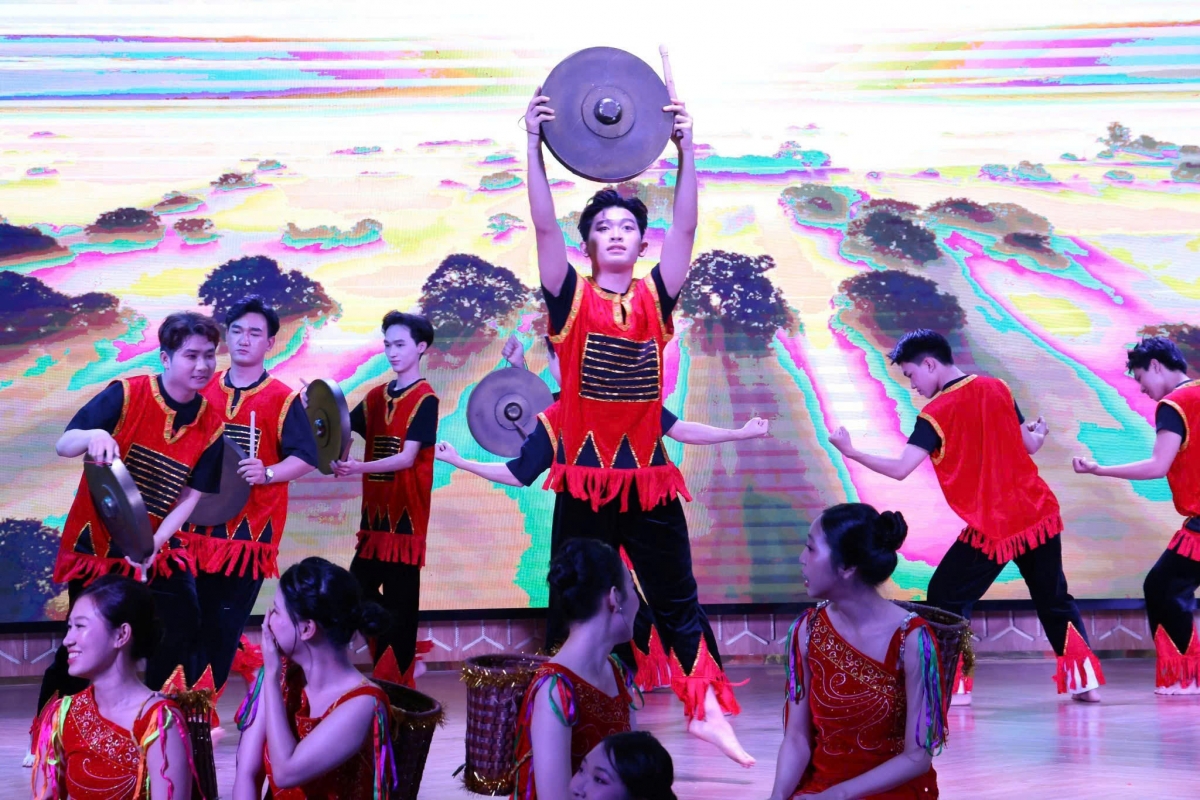 Tiếng cồng chiêng đại ngàn ngân vang trong chương trình