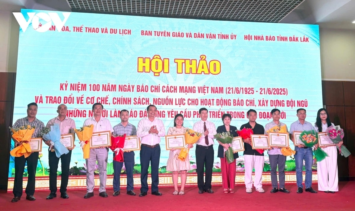 Sở Văn hóa, Thể thao và Du lịch tỉnh Đắk Lắk tuyên dương các tập thể, cá nhân có nhiều đóng góp trong công tác tuyên truyền của ngành