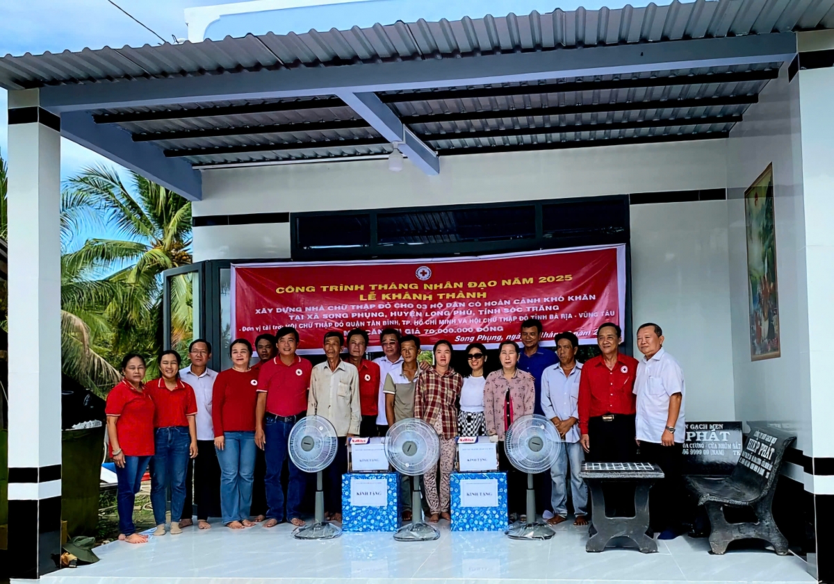 Xây dựng nhà chữ thập đỏ tại xã Song Phụng, huyện Long Phú