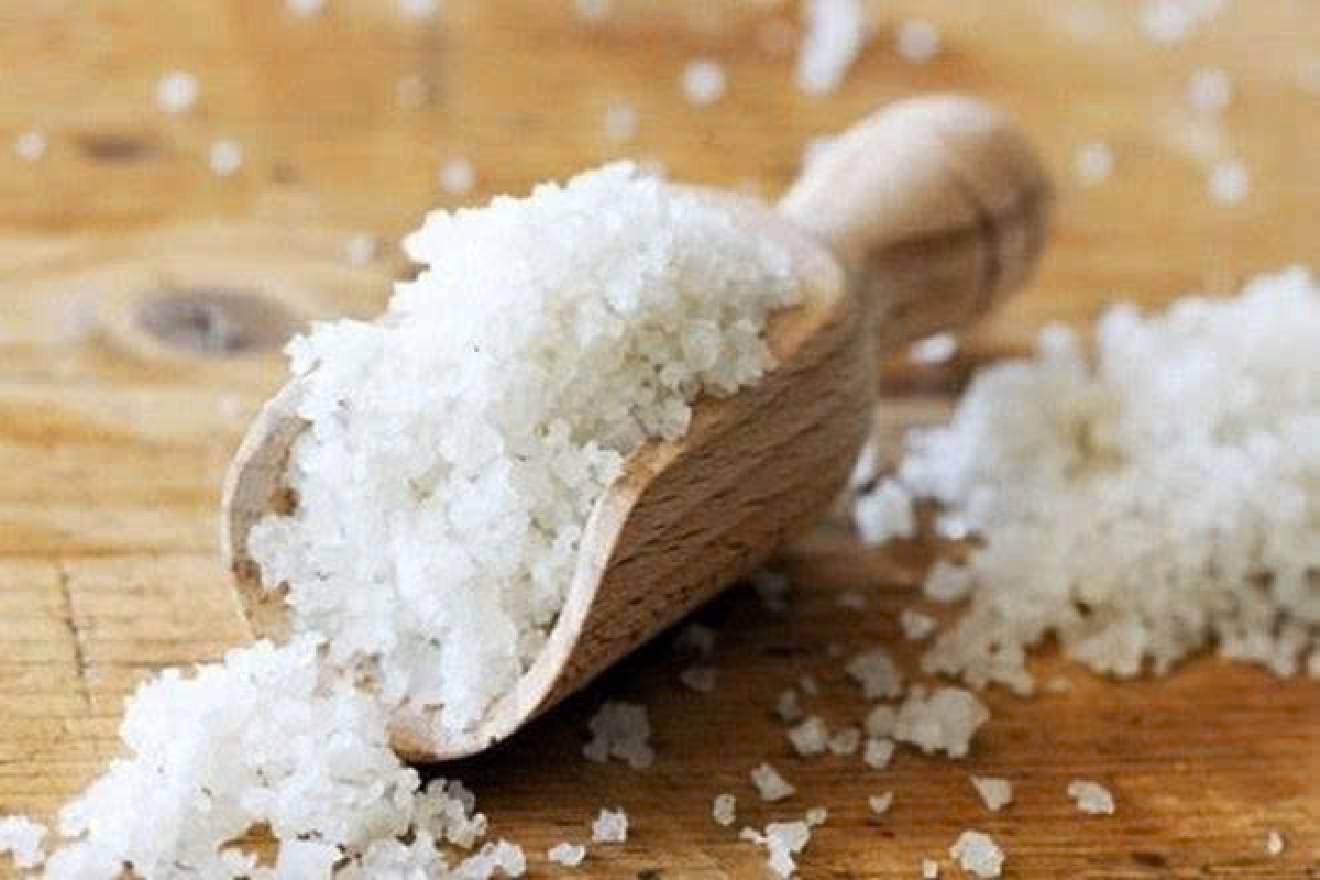 Khi dùng với liều lượng phù hợp, muối hột có thể mang lại một số lợi ích nhất định cho sức khỏe