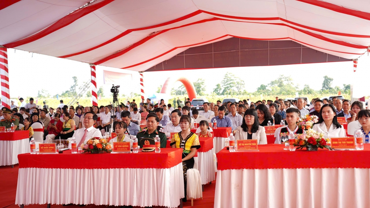 Ală kwang đơng lam Cíñ phủ, đơng lam càr Dăk Lăk mờ gal ngan làng bol sàh Ea Bung tus bal dơ̆ sơn đờm mut lơh