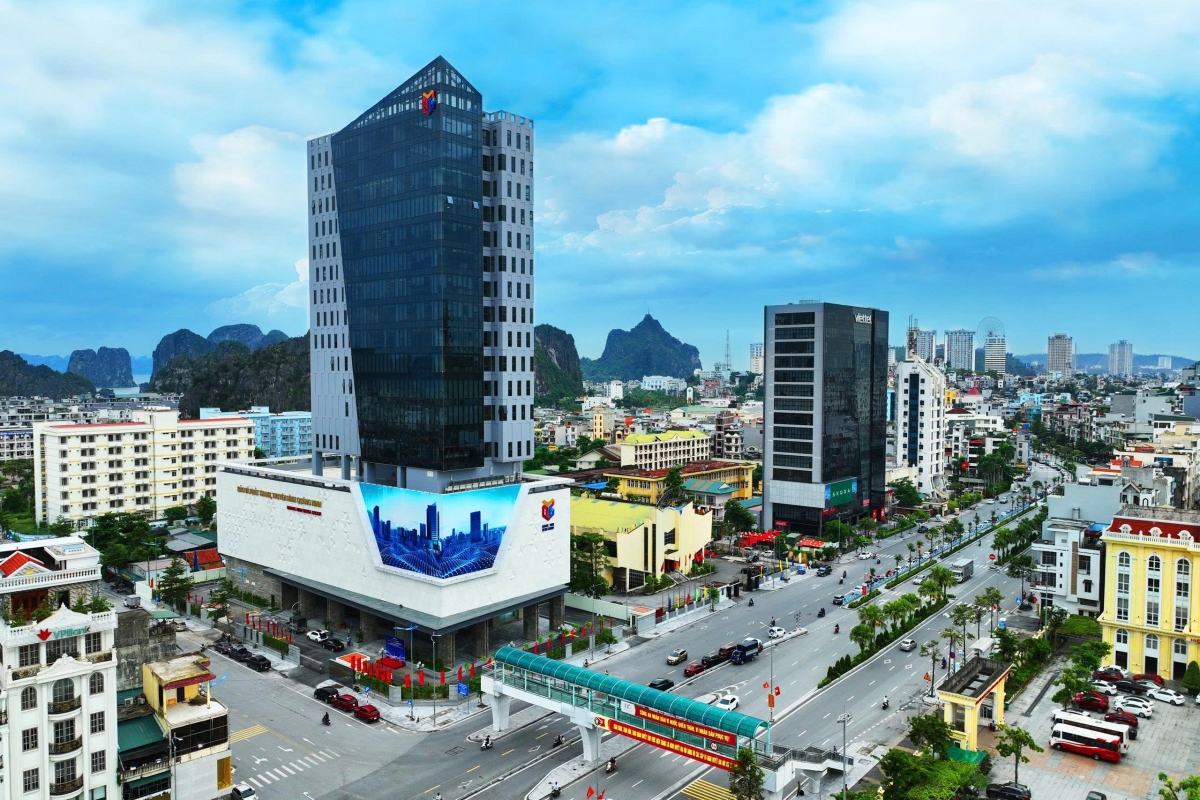 Ƀău mờ Anih pờ tơlik jơnau đơs – sơñ io rùp Quảng Ninh – anih bơyai lơh pơrlòng mờng chài Pơrlòng pờ tơlik jơnau đơs gùt lơgar dơ̆ XVII