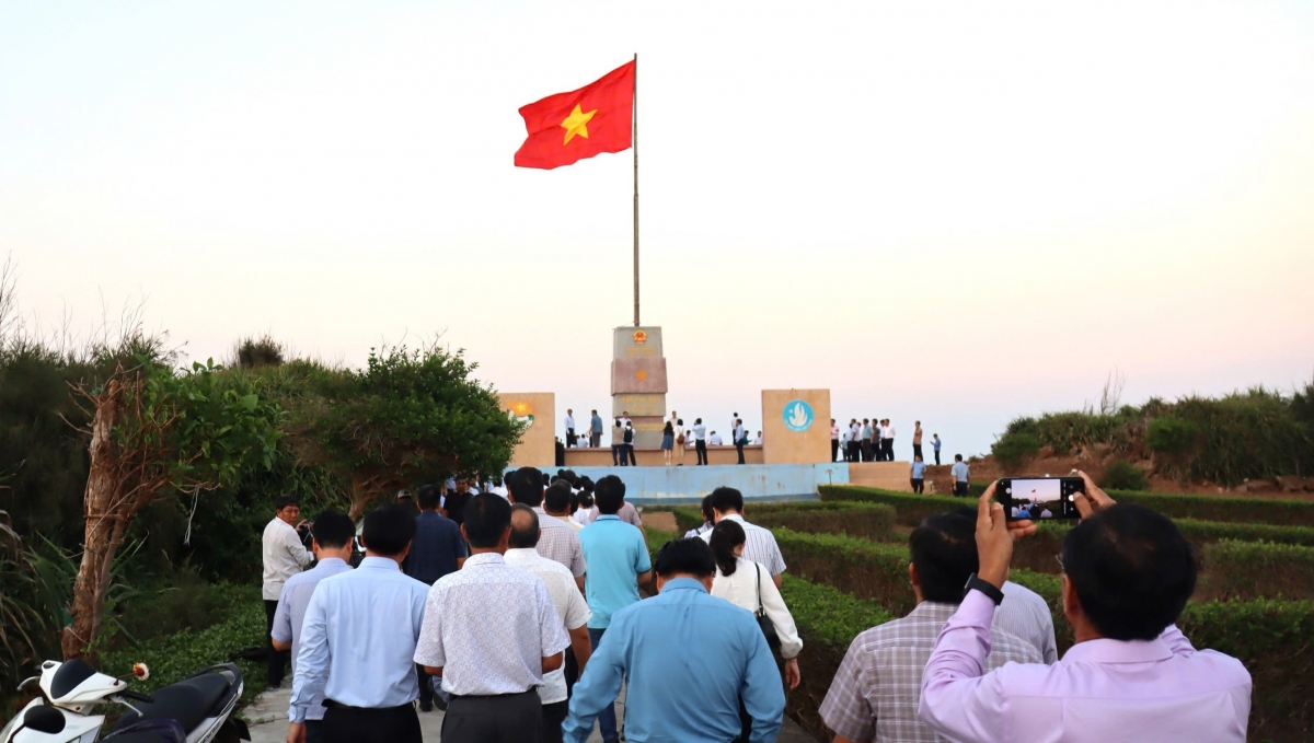 Năch pâl nđaih tât uănh n'gâng cờ neh dak ta Đặc khu Phú Quý
 