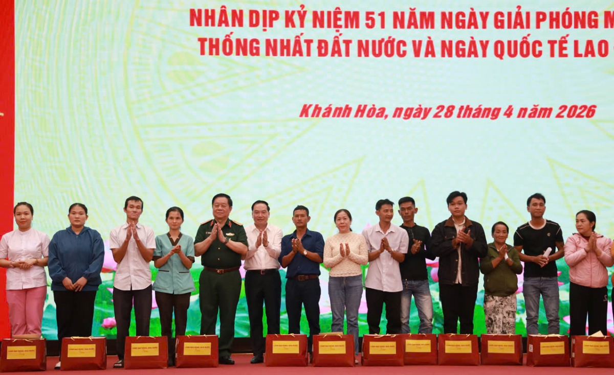 Đại tướng Nguyễn Trọng Nghĩa ôp khâl, pă ndơ ăp rnăk dơi kơl
 