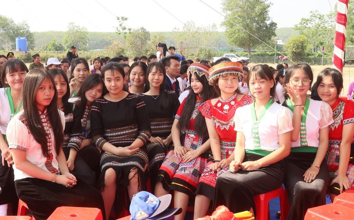 Kon se nti nkual n’har bri n’gor Quảng Ngãi mpŏng kâp nhih nti nội trú rep gưl ơm ƀư lôch jêh