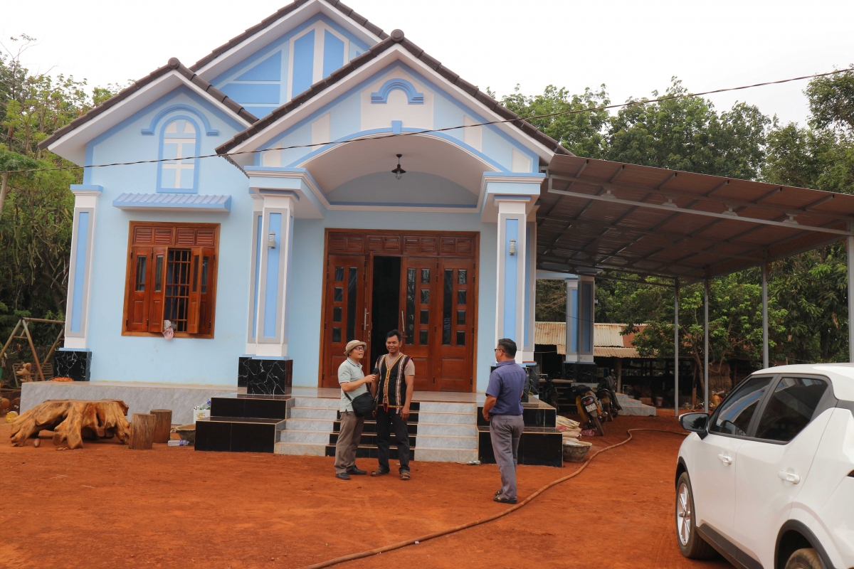 Wa Rmah Roi – Bí thư Chi bộ nkre ƀư Kruanh thôn Đe Chí lah nuĭh ntĭt leo jăp gơih pah kan ƀư geh ndrŏng