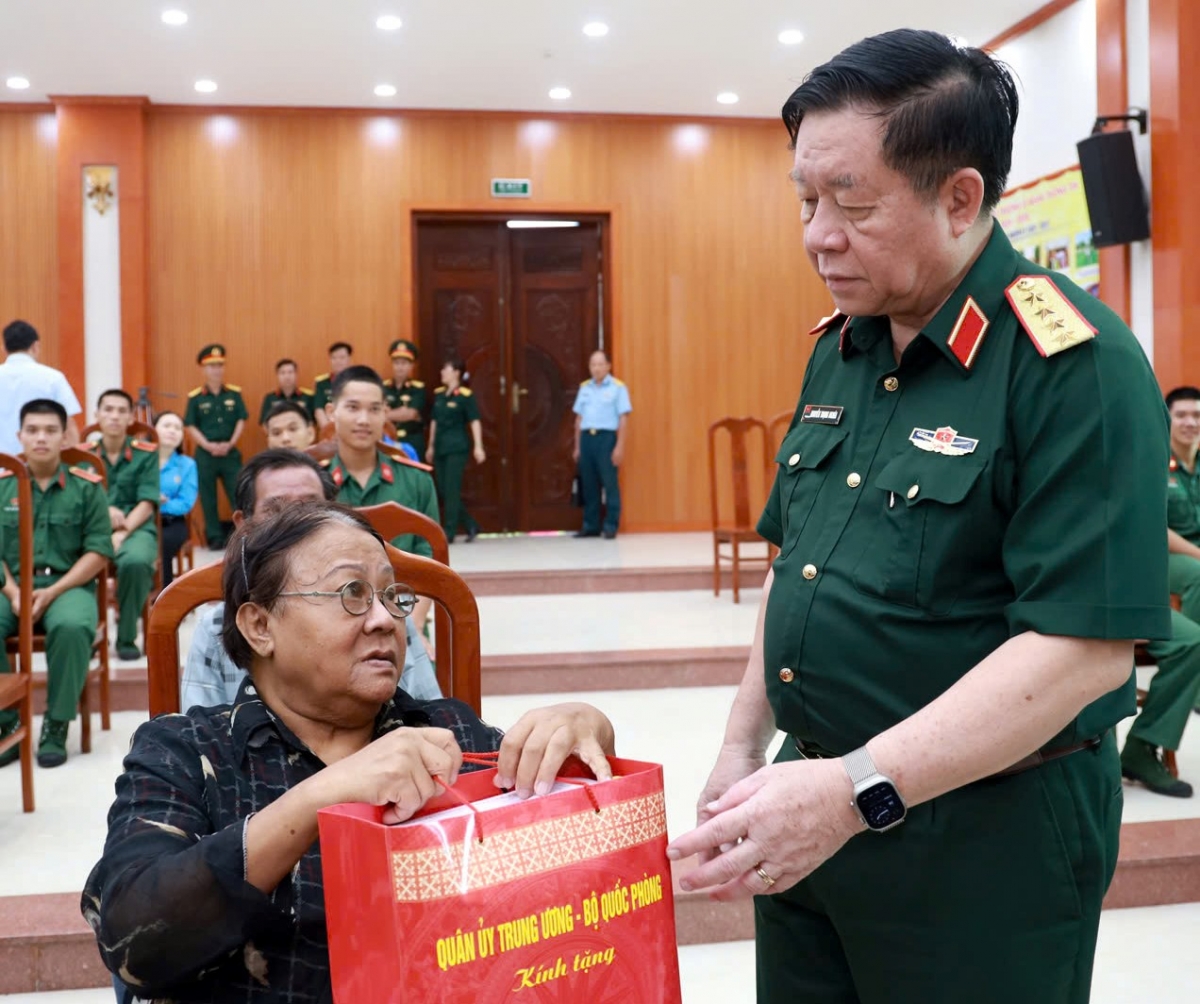 -Đại tướng Nguyễn Trọng Nghĩa čuă êmuh mđĭ ai dŭm gŏ sang knŭk kna dlăng ba
