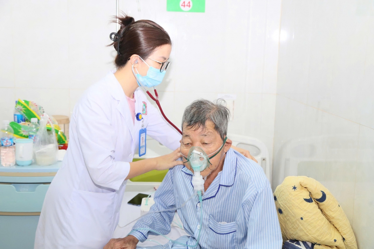 Mnuih ruă ksŏ dôk mdrao ti Anôk mdrao kơ phung khua thŭn, Sang êa drao prŏng krĭng Lăn Dap Kngư