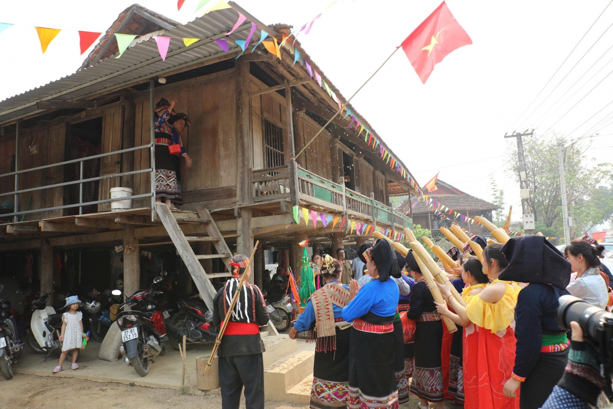 Rùp să niam chài bơh 19 jơi bơtiàn oh mi tàm càr Điện Biên dê