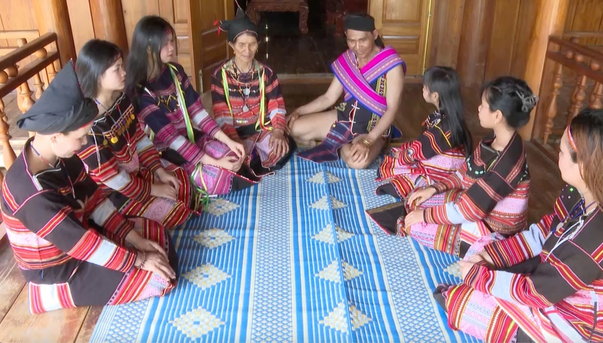 Bu ranh Đinh Hmunh ndrel đah druh ndăm bah ƀon Đak Asel