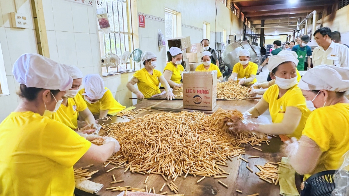 Hoạt động sản xuất còn tạo sinh kế ổn định cho nhiều hộ gia đình, nhất là lao động phổ thông